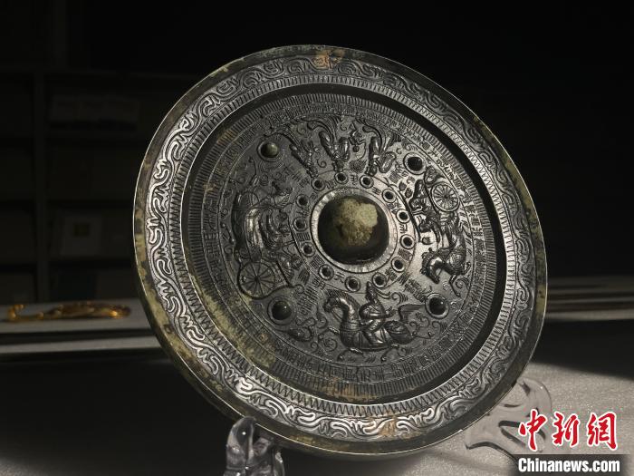 最早記載昭君出塞的東漢銅鏡流落民間，是誰在盜掘倒賣？