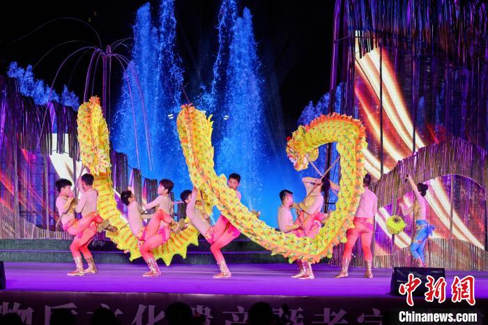 圖為重慶非物質(zhì)文化遺產(chǎn)暨老字號(hào)博覽會(huì)上的非遺技藝展示?！≈貞c市文旅委供圖