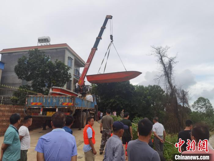 政府部門正在組織力量進(jìn)行搶險救援?！〉岳顝?qiáng) 攝