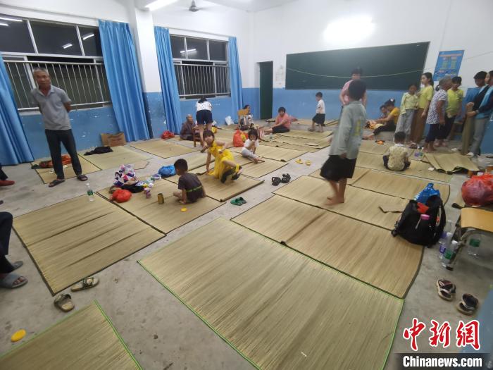 受災(zāi)民眾得到臨時安置?！〉岳顝?qiáng) 攝
