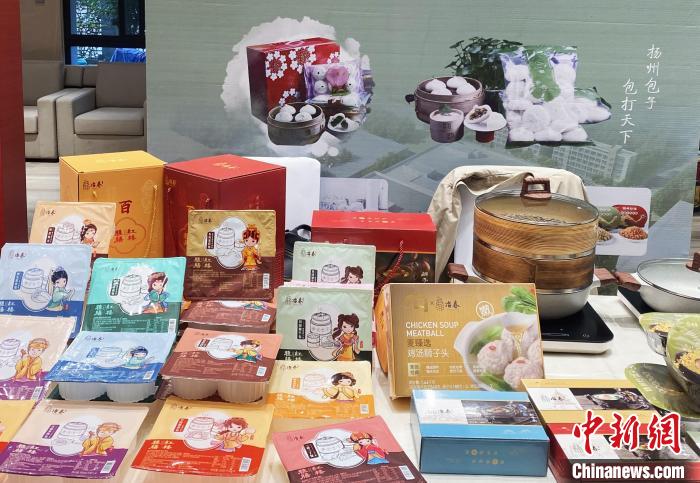 揚(yáng)州淮揚(yáng)菜預(yù)制菜展示?！〈藜衙?攝