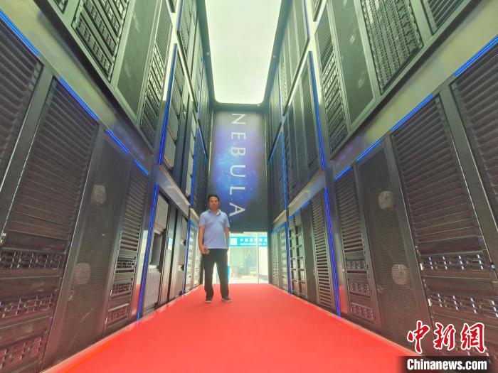 集AI算力與科學(xué)算力于一體的新一代人工智能計(jì)算平臺“硅立方”。　唐小晴 攝