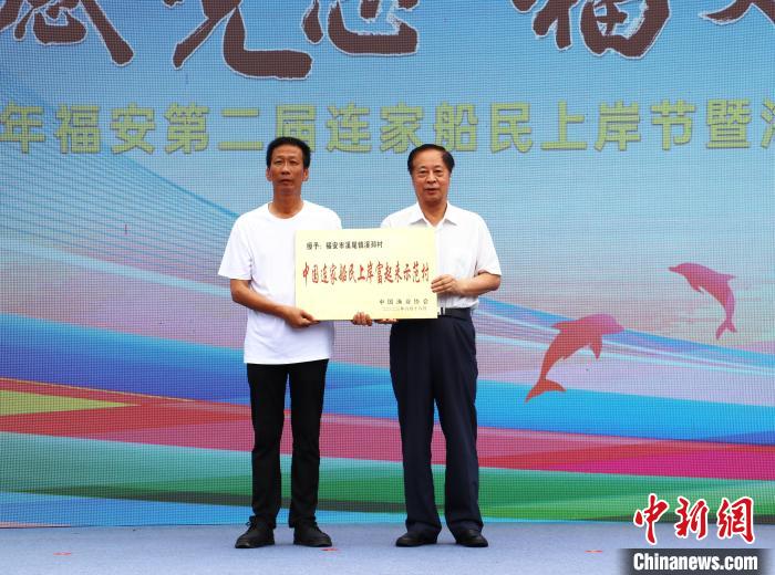 溪邳村獲“中國(guó)連家船民上岸富起來示范村”榮譽(yù)稱號(hào)?！×珠派?攝