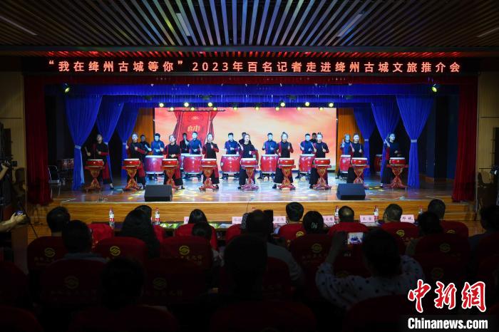 媒體記者游古城、賞非遺、品美食，感受當(dāng)?shù)睾裰氐奈幕滋N(yùn)?！∥淇〗?攝