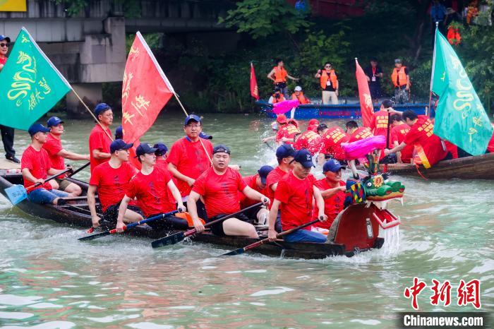 五常龍舟勝會現(xiàn)場?！∥宄＝值拦﹫D