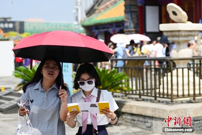 6月22日，端午假期首日，眾多游客游覽沈陽(yáng)故宮。<a target='_blank' href='/'>中新社</a>記者 于海洋 攝