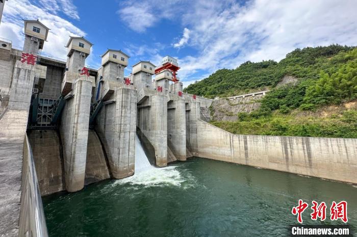 圖為落久水利樞紐工程?！№f國政 攝