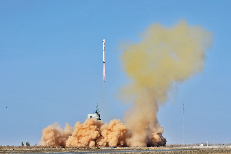 4月16日9時(shí)36分，我國在酒泉衛(wèi)星發(fā)射中心使用長征四號(hào)乙運(yùn)載火箭成功將風(fēng)云三號(hào)07星發(fā)射升空，衛(wèi)星順利進(jìn)入預(yù)定軌道，發(fā)射任務(wù)獲得圓滿成功。（圖源：新華社）