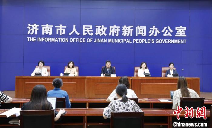 濟(jì)南第三代社?？虞d公共交通功能可在全國(guó)300多個(gè)城市乘車