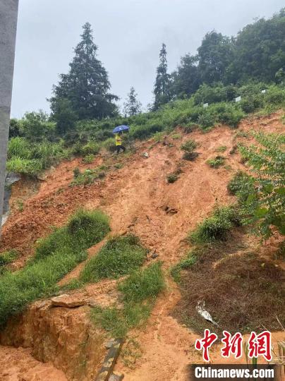 賀州市昭平縣文竹鎮(zhèn)桂花村山體滑坡現(xiàn)場?！V西自然資源廳供圖