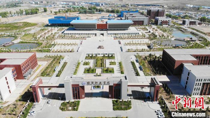 2021年5月上旬，航拍位于甘肅張掖市山丹縣的培黎職業(yè)學院。(資料圖) 高展 攝