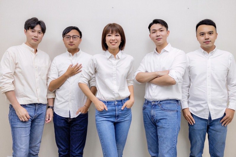 侯友宜競選工作室公布首波發(fā)言團(tuán)隊成員，由左至右為王敏旭、陳柏翰、江怡臻、呂家愷、吳亮賢。(圖片來源：侯友宜競選辦公室).jpg
