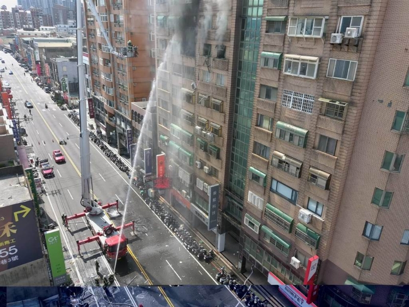 新竹縣竹北市24日發(fā)生瓦斯加壓站壓力異常造成嚴(yán)重氣爆意外。（新竹縣消防局提供／陳育賢新竹傳真） 圖片來源：臺灣“中時新聞網(wǎng)”.jpg