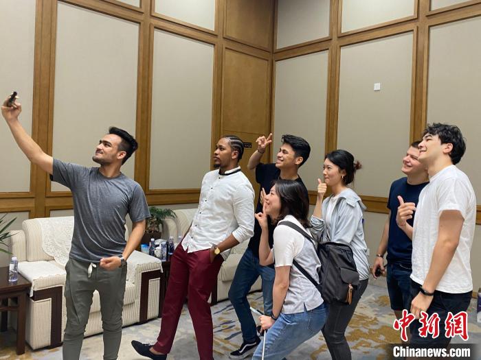 古城揚(yáng)州實(shí)力“圈粉”多國“Z世代”青年?！〈藜衙?攝