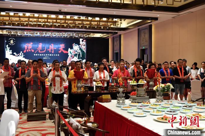 圖為2023年兩岸青年信俗淵源尋根之旅分享會暨2023福州弘圣堂關(guān)帝文化祭活動現(xiàn)場?！蚊?攝