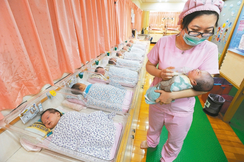 數(shù)據(jù)顯示，臺灣新生兒、嬰兒死亡率均創(chuàng)下十年來新高，引發(fā)醫(yī)界關(guān)注。（圖源：臺灣《聯(lián)合報》）