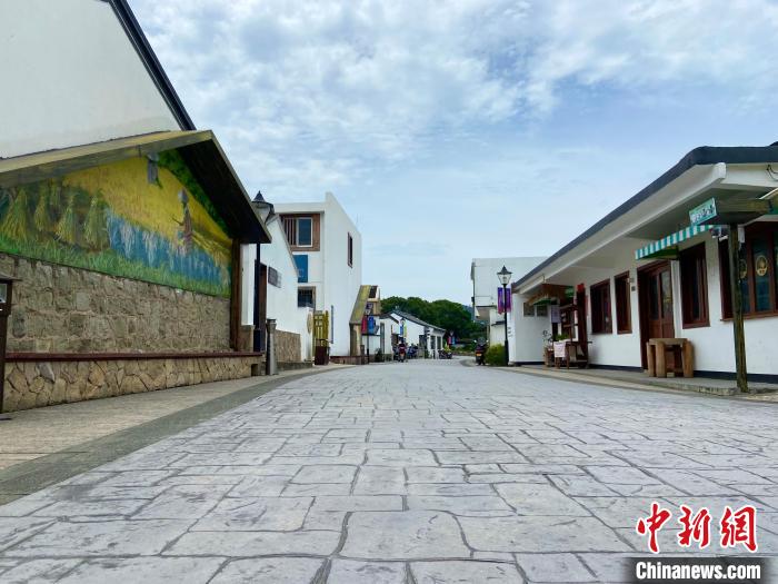 舟山市普陀區(qū)展茅街道鄉(xiāng)村一景?！×植?攝