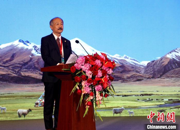 圖為西寧市臺協(xié)首任會長林易陞致辭。　薛蒂 攝