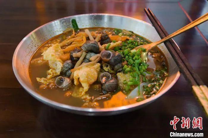 資料圖：配料眾多，令人垂涎欲滴的螺螄粉。