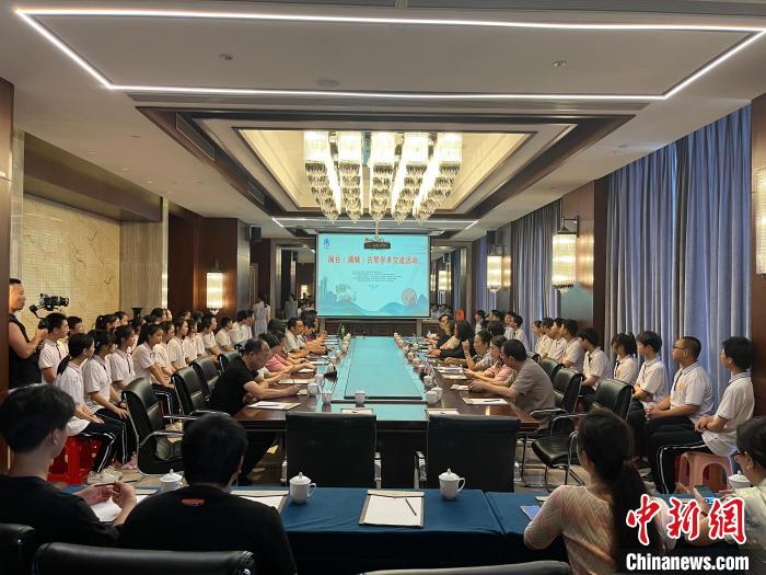 閩臺古琴技藝培訓(xùn)交流活動同步舉行。　葉國寶 攝