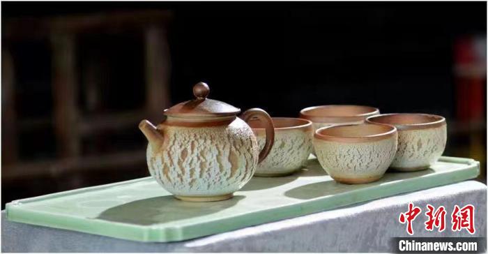 圖為柴窯瓷器成品?！⊙Τ切麄鞑?供圖