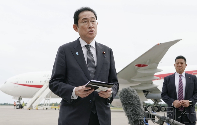 7月12日，日本首相岸田文雄在訪問地立陶宛接受媒體采訪。（圖源：日本共同社）