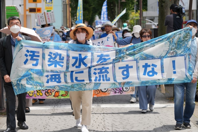6月20日，人們在日本福島市參加反對核污染水排海的抗議活動。（圖源：新華社）