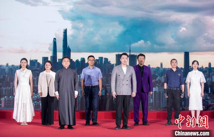 新的社會(huì)階層人士代表表演情景劇《關(guān)于上海的100件美妙小事》?！∩虾Ｊ形y(tǒng)戰(zhàn)部供圖