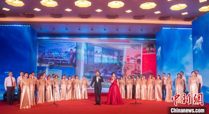 2023年上海統(tǒng)戰(zhàn)文化周主題曲——《團(tuán)結(jié)之歌》大合唱?！∩虾Ｊ形y(tǒng)戰(zhàn)部供圖