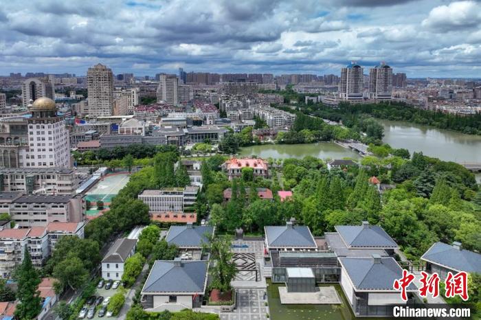中國第一座公共博物館——南通博物苑坐落于風(fēng)光秀美的濠河之濱?！°蟛?攝