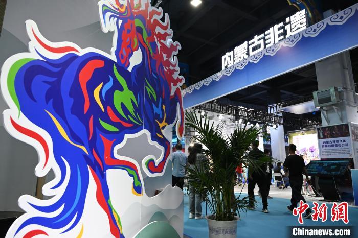 文博會(huì)設(shè)內(nèi)蒙古非遺展區(qū)。劉文華 攝