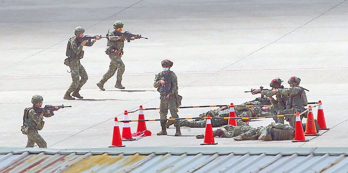 圖為臺軍漢光演習(xí)桃園機場反空降預(yù)演