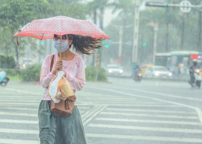 臺(tái)當(dāng)局氣象部門針對(duì)10縣市發(fā)布豪雨特報(bào)，其中高雄市山區(qū)、屏東縣山區(qū)及恒春半島有大豪雨。(本報(bào)資料照片) 圖片來(lái)源：臺(tái)灣“中時(shí)新聞網(wǎng)”