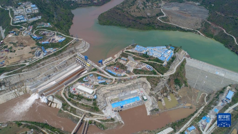 這是2022年6月22日在巴基斯坦旁遮普省拍攝的卡洛特水電站（無人機(jī)照片）。新華社發(fā)（中國三峽集團(tuán)供圖）