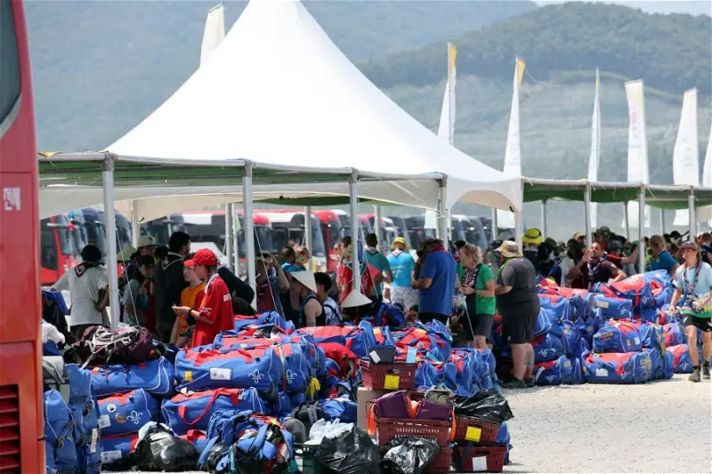 8月5日，規(guī)模最龐大、逾4000人的英國(guó)代表團(tuán)撤離營(yíng)地轉(zhuǎn)入首爾的酒店。（圖源：路透社）