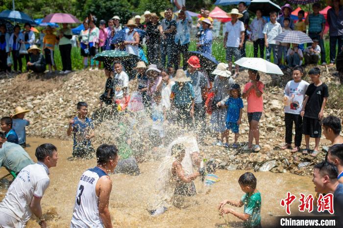 貴州從江：苗族同胞歡度鬧魚(yú)節(jié)