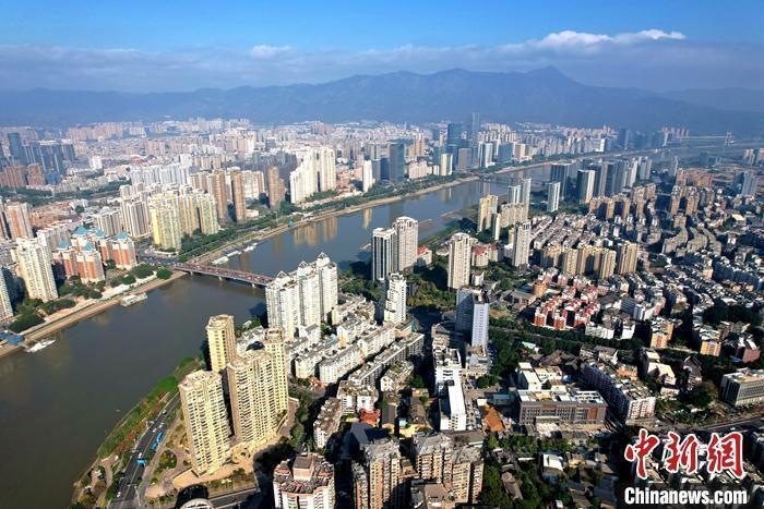  資料圖：城市高樓林立。 <a target='_blank' href='/'>中新社</a>記者 王東明 攝
