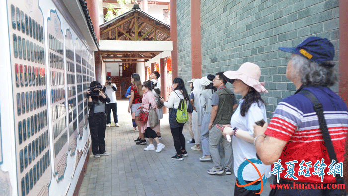 兩岸媒體人參訪女書生態(tài)博物館。（攝影：虞鷹）