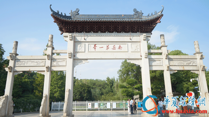 “南岳第一峰”牌坊。（攝影：虞鷹）