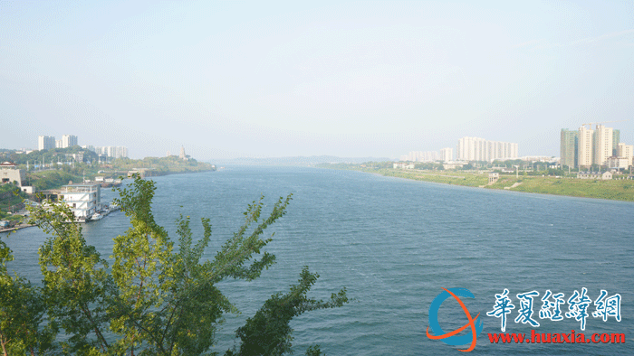 從合江亭上俯瞰湘江美景。（攝影：虞鷹）