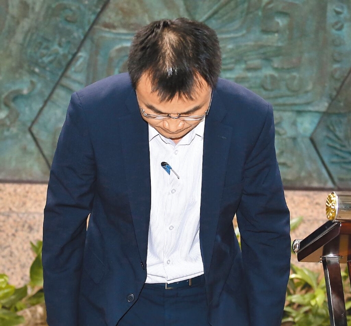 進口蛋風(fēng)波愈演愈烈 臺當局農(nóng)業(yè)部門負責(zé)人陳吉仲請辭獲準_1695260586747