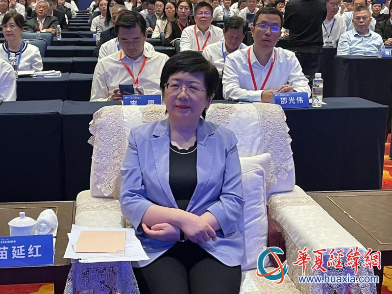海南省委常委、統(tǒng)戰(zhàn)部部長苗延紅在現(xiàn)場。（攝影 李昕）