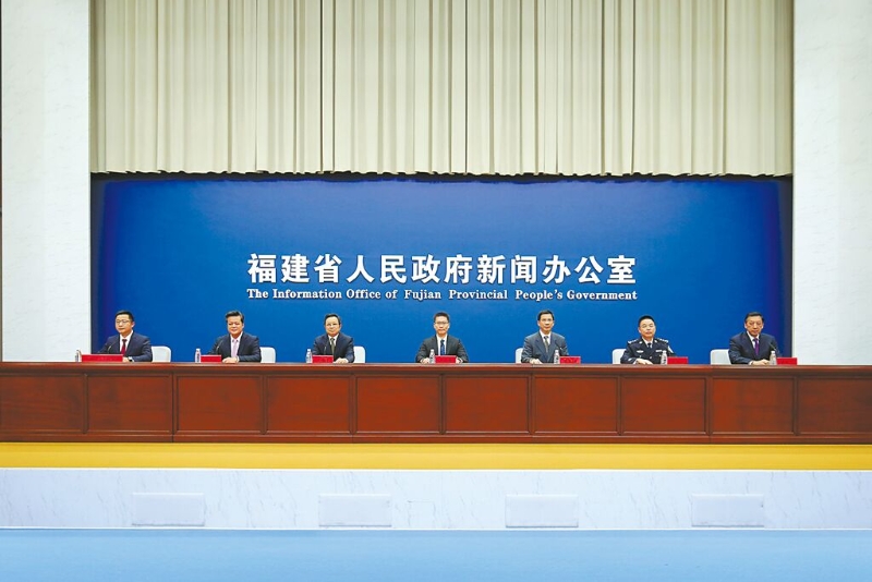 福建省27日進(jìn)一步宣布四方面共15條細(xì)化措施，包括便利臺(tái)灣民眾往來(lái)及生活、鼓勵(lì)就業(yè)創(chuàng)業(yè)、深化閩臺(tái)經(jīng)貿(mào)合作，及推動(dòng)涉臺(tái)法治建設(shè)。圖／中新社.jpg