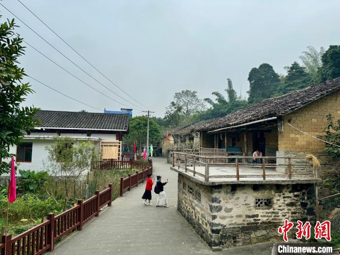 廣西壯族古村傳承百年民風(fēng)民俗激發(fā)鄉(xiāng)村游活力