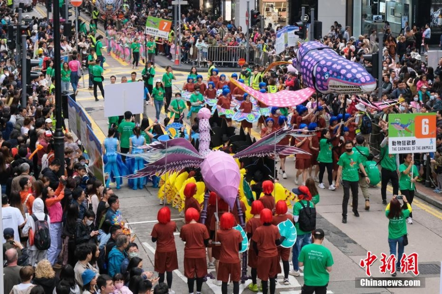 香港舉行藝趣嘉年華巡游 巨型木偶銅鑼灣街頭與民同樂(lè)