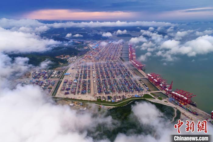 資料圖：寧波港口一景?！∩蚍f俊 攝