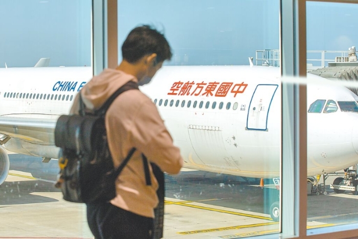 臺(tái)陸委會(huì)公布“恢復(fù)兩岸空運(yùn)客運(yùn)航點(diǎn)之規(guī)劃”，除現(xiàn)行5航點(diǎn)，另開放10個(gè)定期航班航點(diǎn)及13個(gè)包機(jī)航點(diǎn)。(中新社)