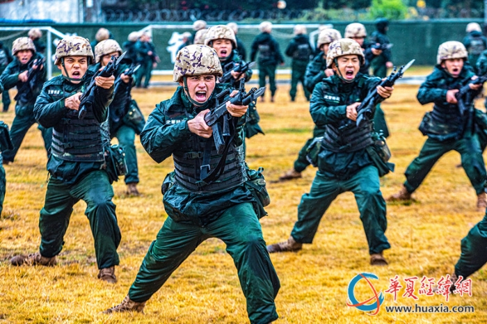 4.官兵在訓(xùn)練場(chǎng)上血性沖天。  李笑仙  攝_副本