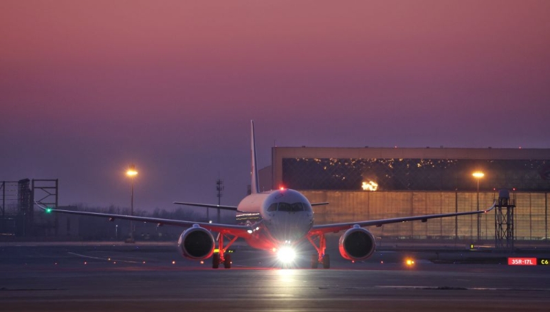 1月9日，東航的一架C919飛機執(zhí)行MU5137航班，從上海虹橋國際機場起飛，在北京大興國際機場降落。（圖源：新華社）