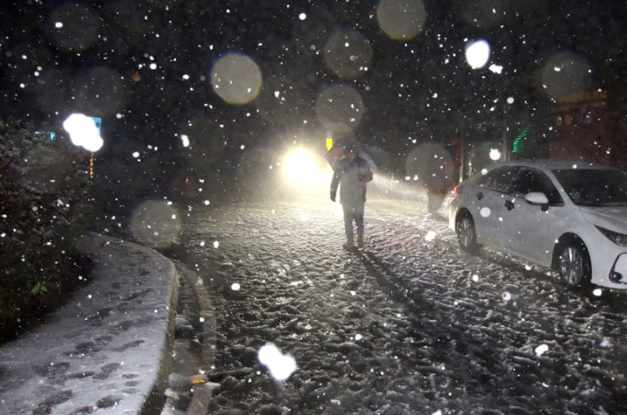 臺(tái)灣陽明山下雪